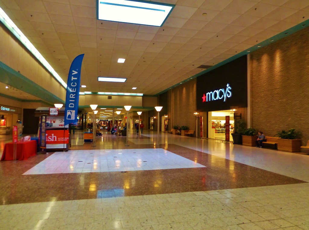 Macy's Court Here is the Macy's court of the Upper Valley … Flickr