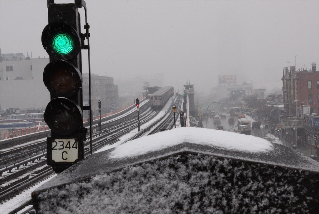 7 Train / 46th Bliss Street Stop in the Snow Queens, NYC… Flickr
