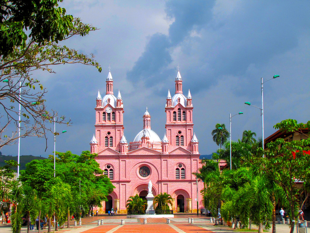 Basílica Menor del Señor de los Milagros Basílica de Buga … Flickr