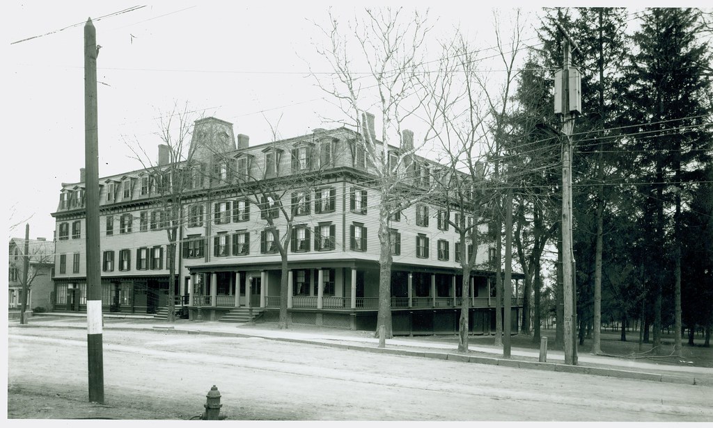 Lennox House The Lenox House on the corner of the Post Roa… Flickr