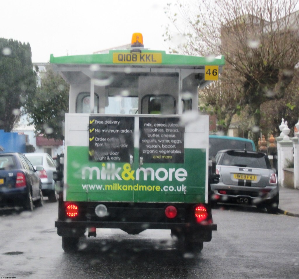 Q108KKL Dairy Crest Milk Float in Sandown 13 November 2010… Flickr