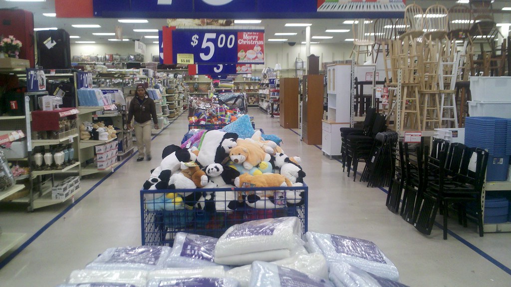 Roses (2) Roses Department Store in Hartsville, SC. 12/20/… Flickr