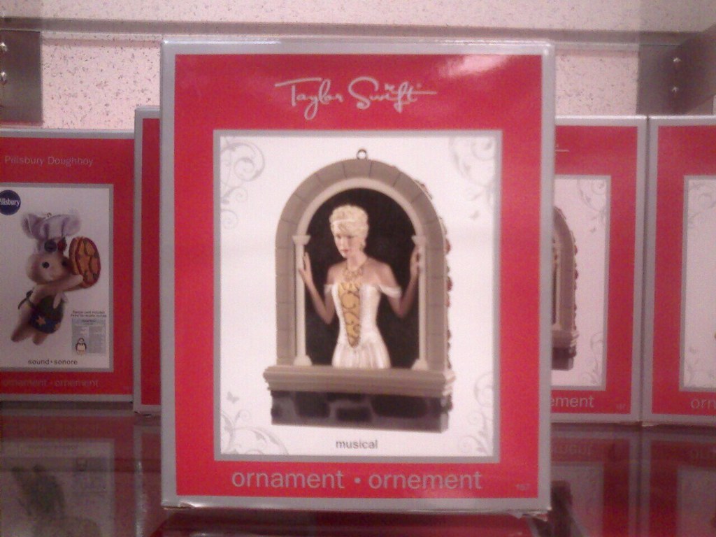 Taylor Swift Musical Ornament, Plays "Love Story." Flickr