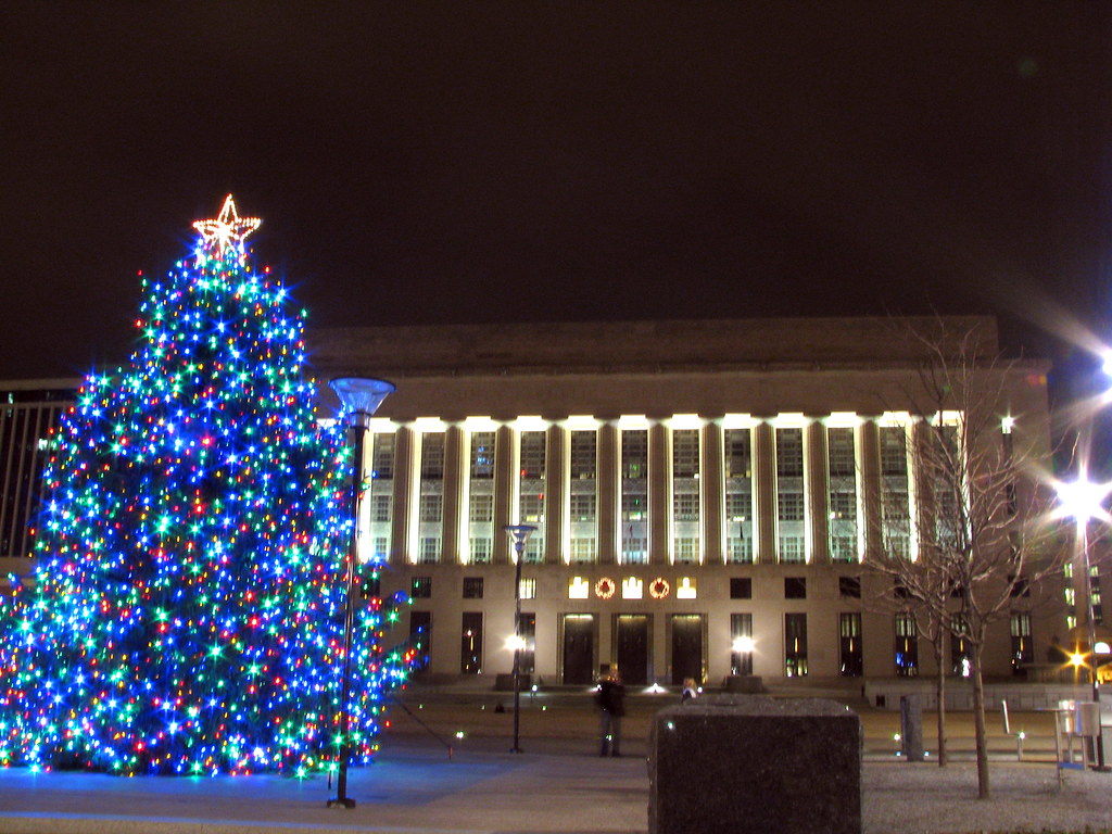 Nashville's 2010 Christmas Tree & Courthouse a photo on Flickriver