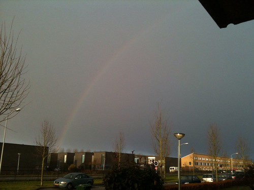 Hope is here, shout the news to everyone regenboog Flickr