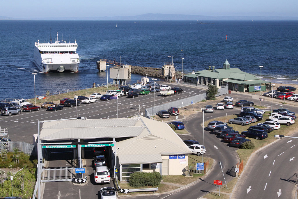 Overview of the Queenscliff ferry terminal, with MV Queens… Flickr
