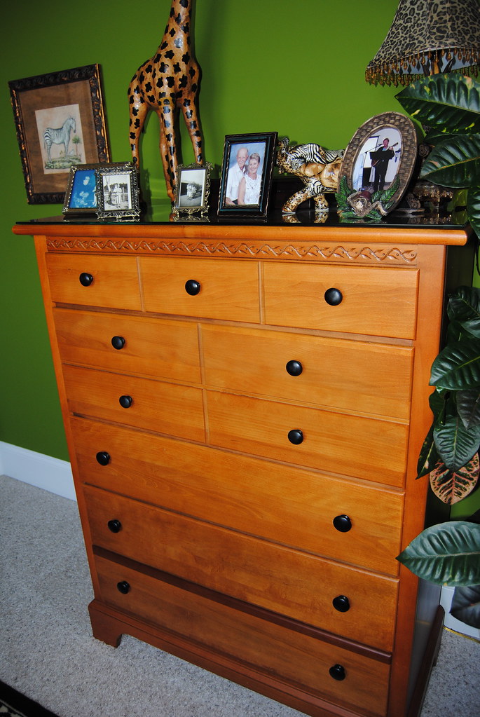 DSC_0012_2 800.00 Beautiful chest of drawers, queen bed a… Flickr