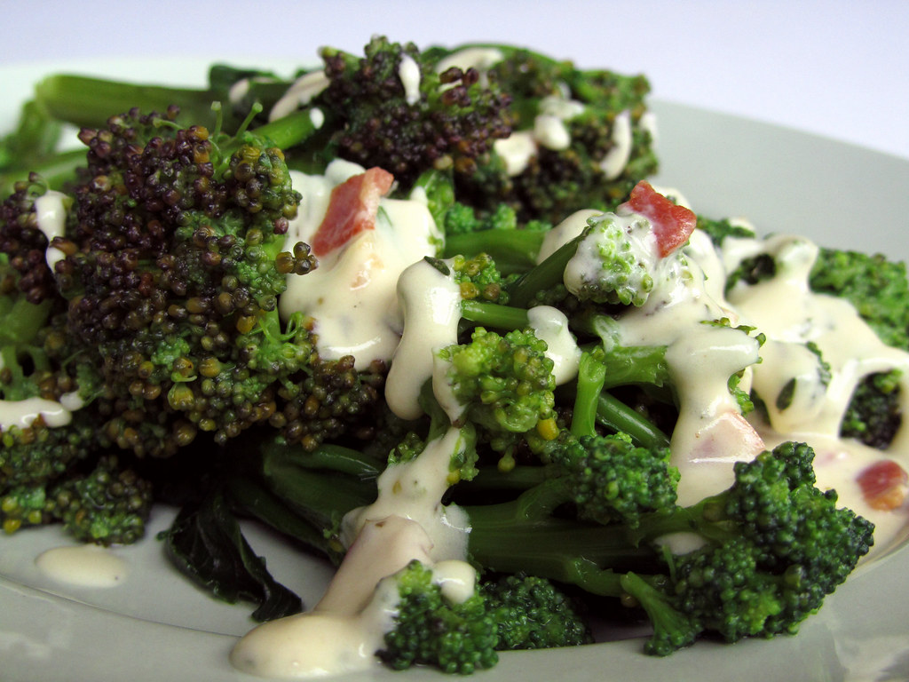 Hot blue cheese sauce with bacon, honey & thyme (to Flickr