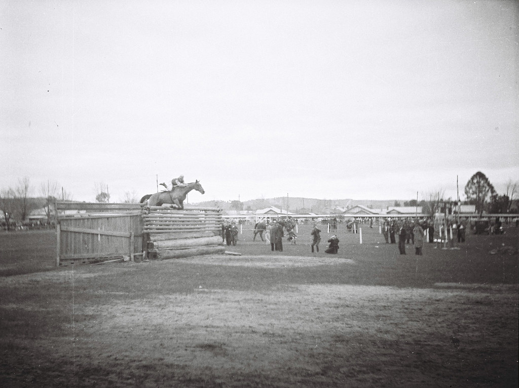 Horse Jump Record attempt Albury Show 1930s (2) Foto Supplies Flickr