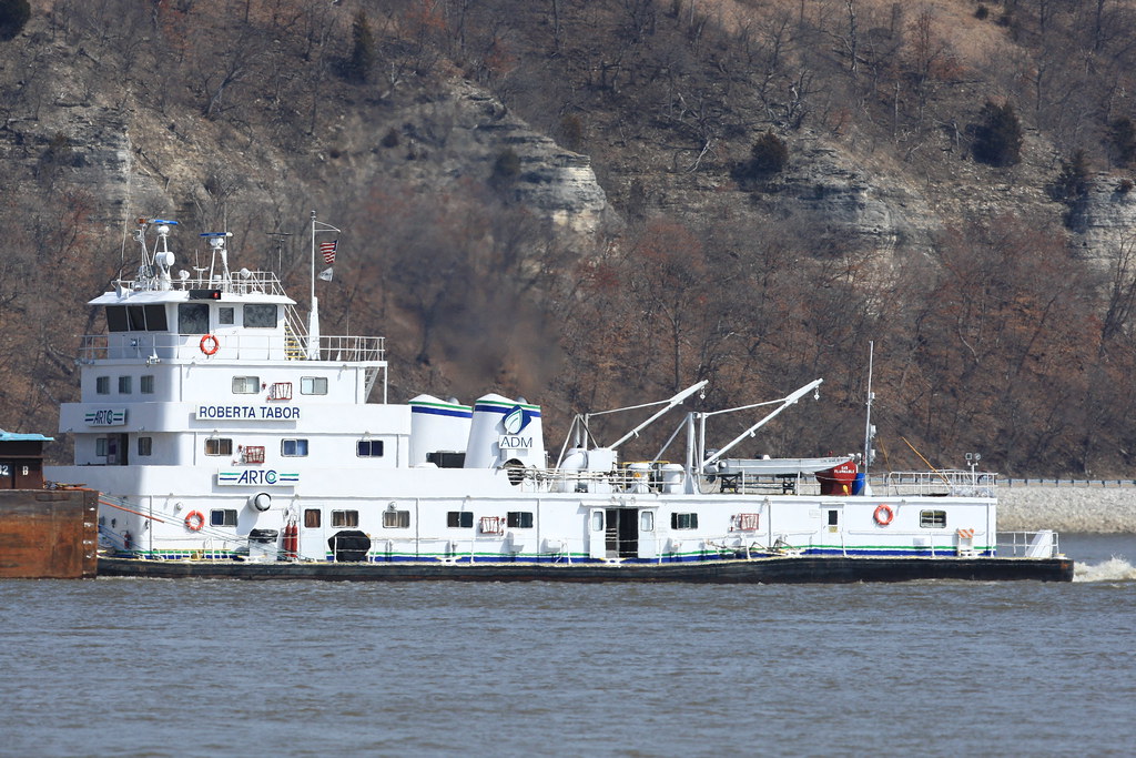 1D3_9838 Roberta Tabor passing Portage des Sioux. Pete Schroeder Flickr