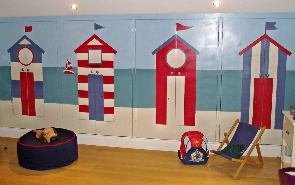 Beach hut mural Sarah Hodgkins Flickr
