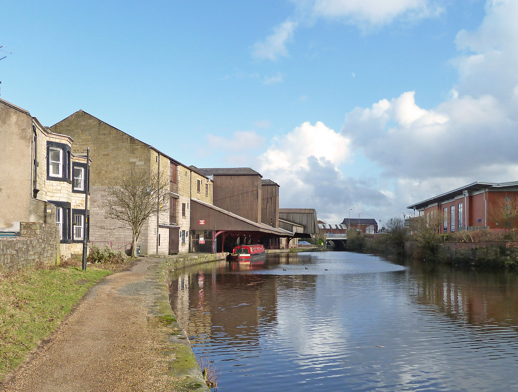 Leeds & Liverpool Canal, Blackburn Tim Green Flickr
