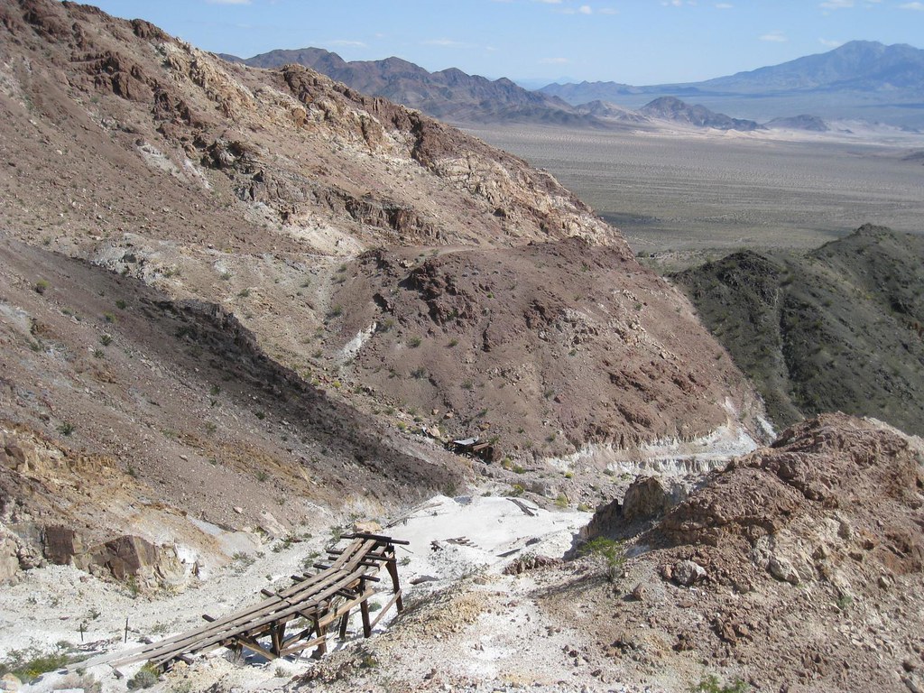 IMG_3286 Ruins and tailings The Greater Southwestern Exploration