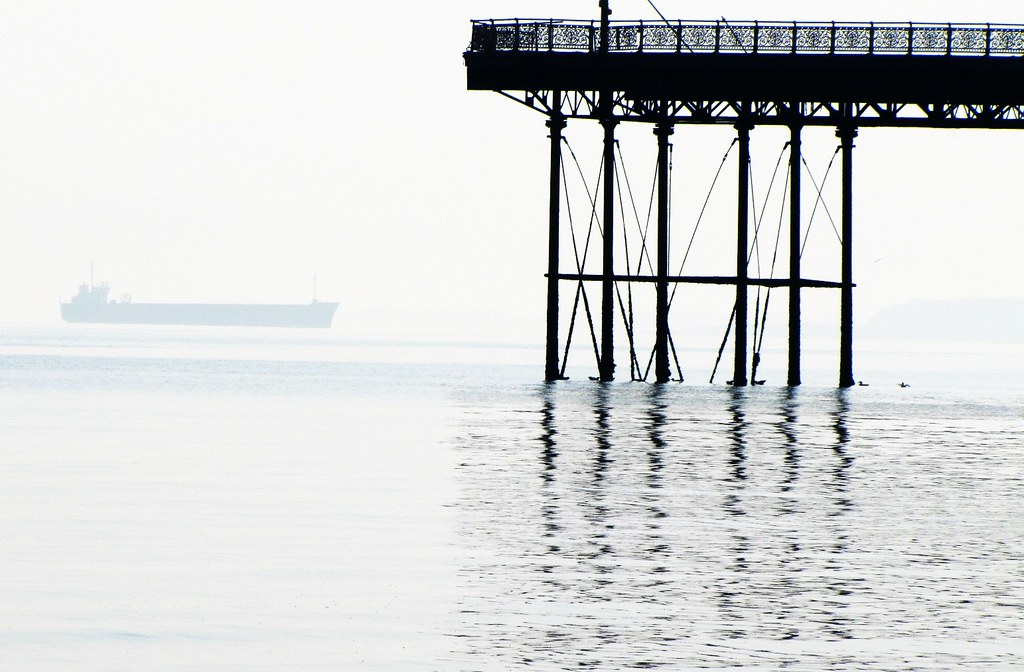 Colwyn Bay Pier A boat makes its way past Colwyn Bay pier.… Flickr