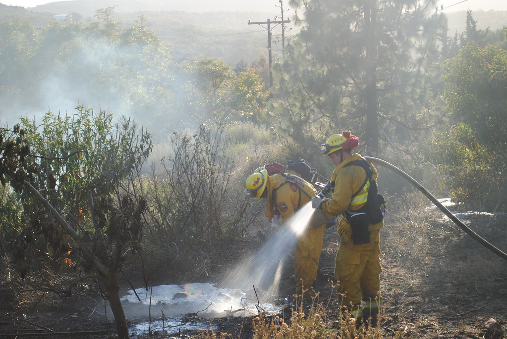 Vegetation Fire Valley Center CAL FIRE San Diego Communications