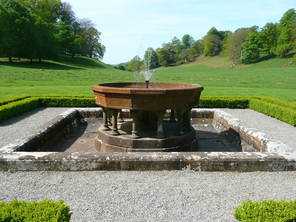 Fountain garden, Newton House Newton House has had an unha… Flickr