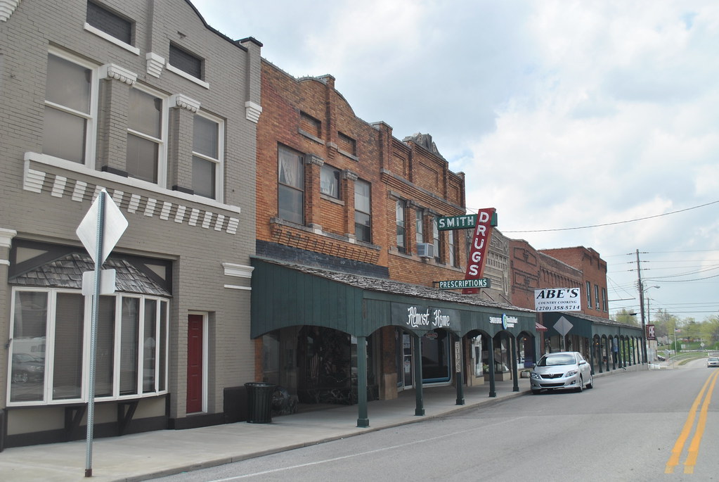 Hodgenville Street Old historic district of Hodgenville. H… Flickr