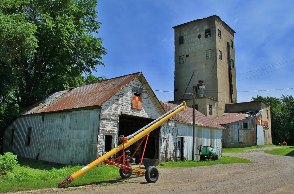 Purina Chows elevator New Sharon, Iowa Lights in my hometown Flickr