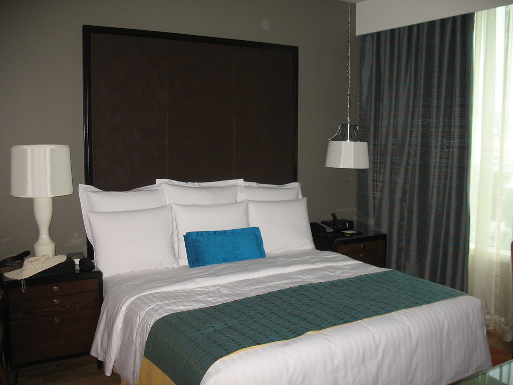 Marriott_bed Marriott Hotel, Bangkok Montague Flickr