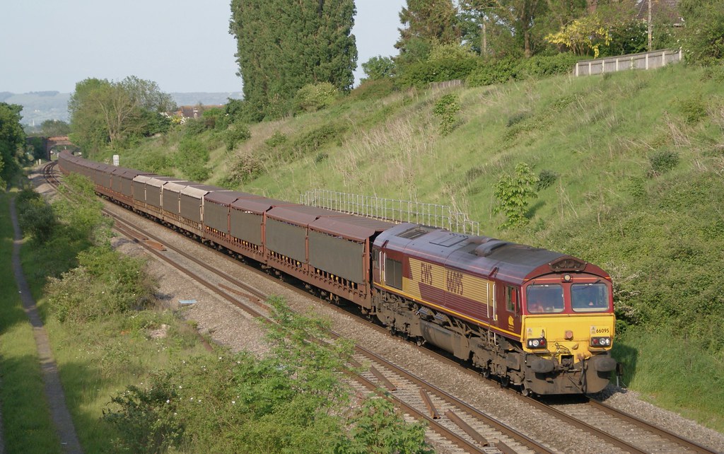 66095. 66095 at Pirton lane, Churchdown with 6Z38 Halewood… Flickr