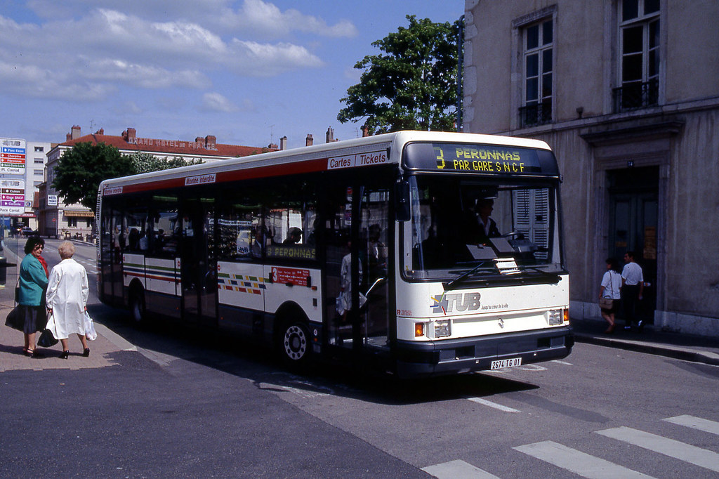 JHM19920246 France, BourgenBresse, autobus Renault R… Flickr