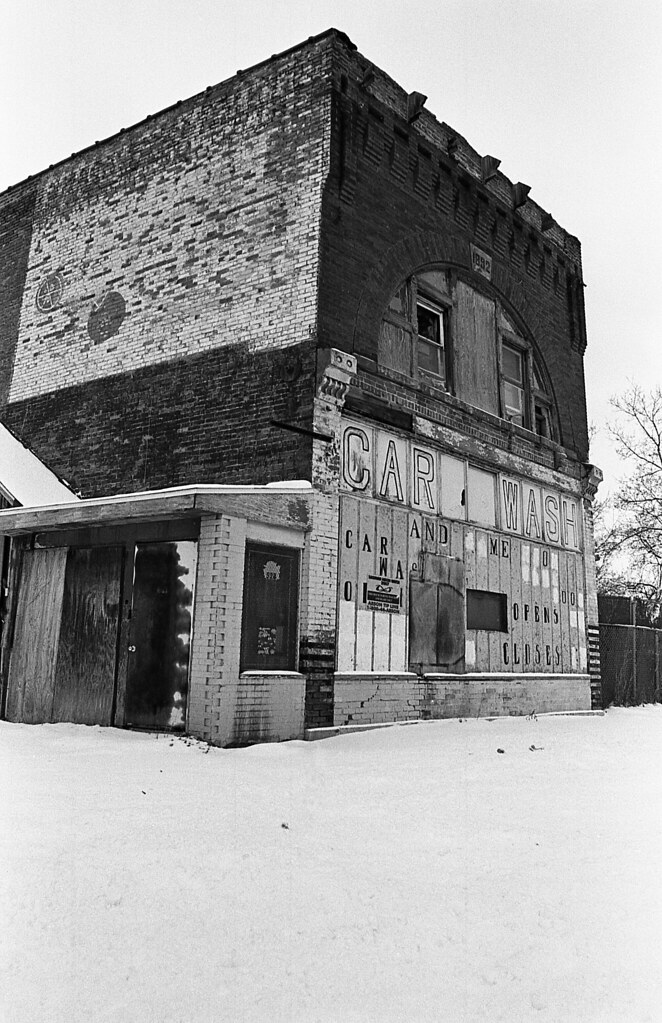 Potter Street, Saginaw Canon Elan 7 / EF 24mm f2.8 / Kodak… Flickr