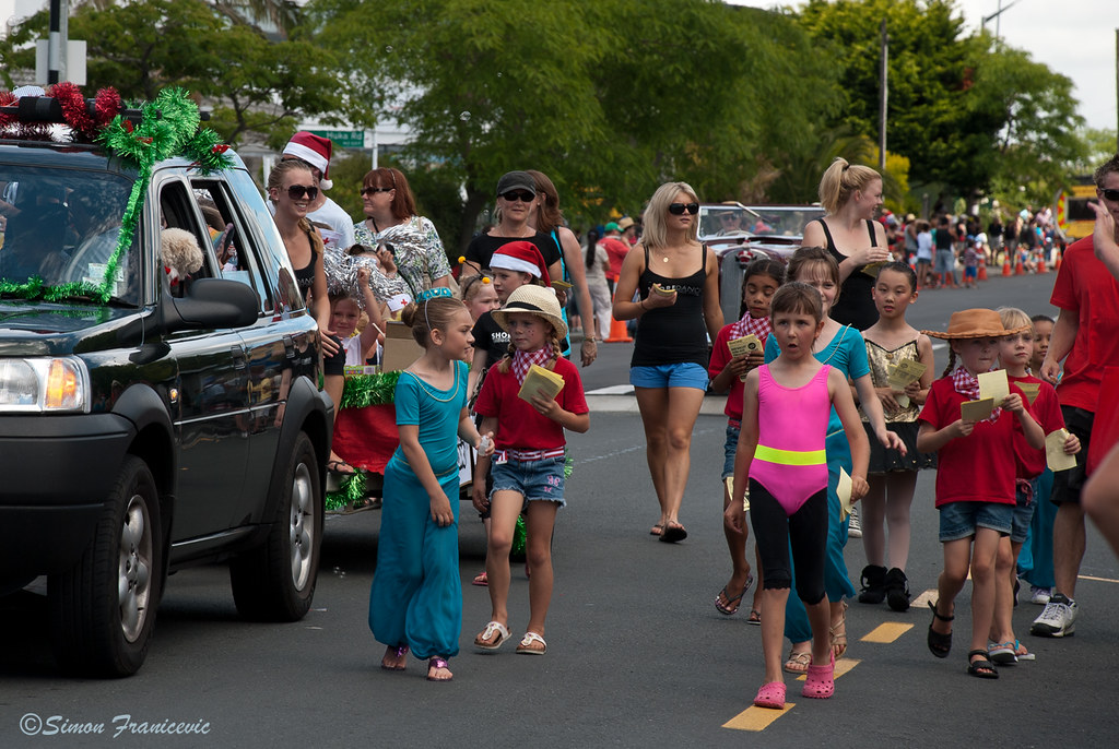 Birkenhead Santa parade 2010 Catherine and Charlotte were … Flickr