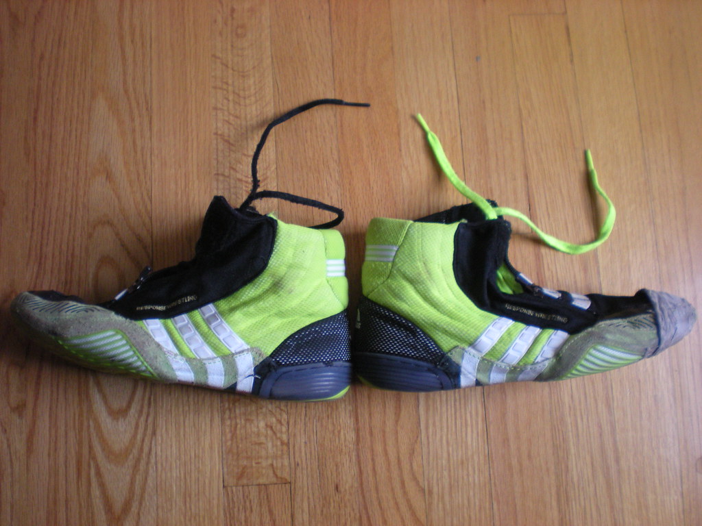 wrestling shoes size 10 GONE cabbs14 ( needs rulons size 1111.5