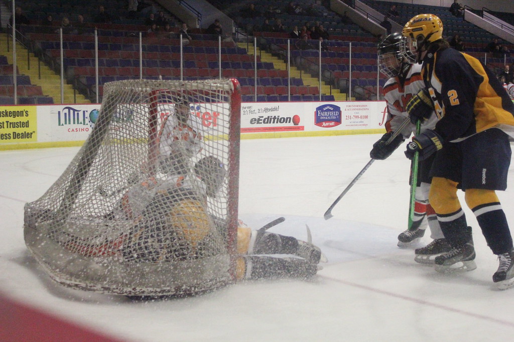 IMG_3970 Rockford vs East Grand Rapids 2010/2011 LC Walk… Flickr