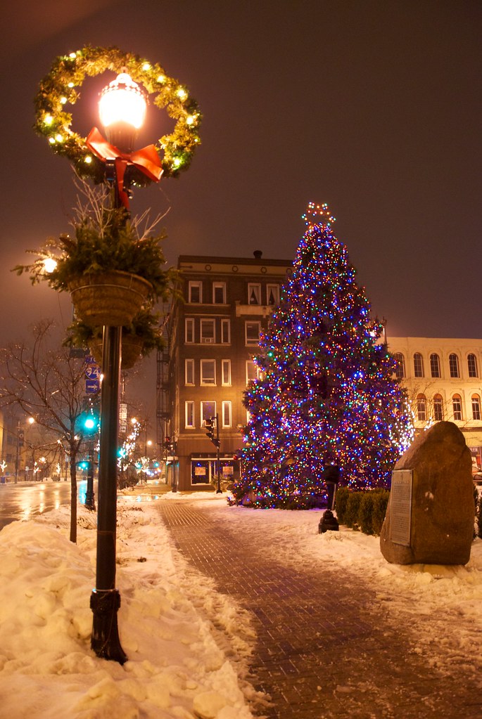 Main Street Christmas Christmas Tree in Town Square, Racin… Flickr
