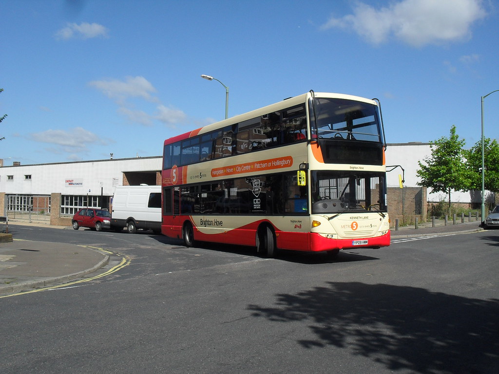YP09 HWM at Ethel Street, Hove YP09 HWM is leaving the Con… Flickr