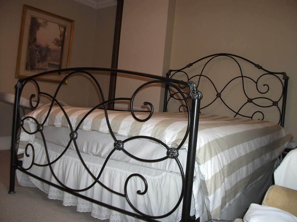 Decorative Wrought Iron Queen Bed (1) Flickr