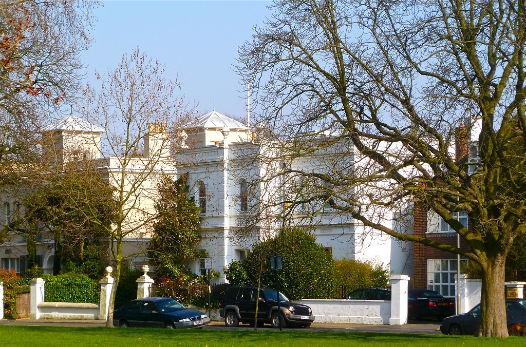 Spencer Park One of the grand houses that flank the park Herry Lawford Flickr