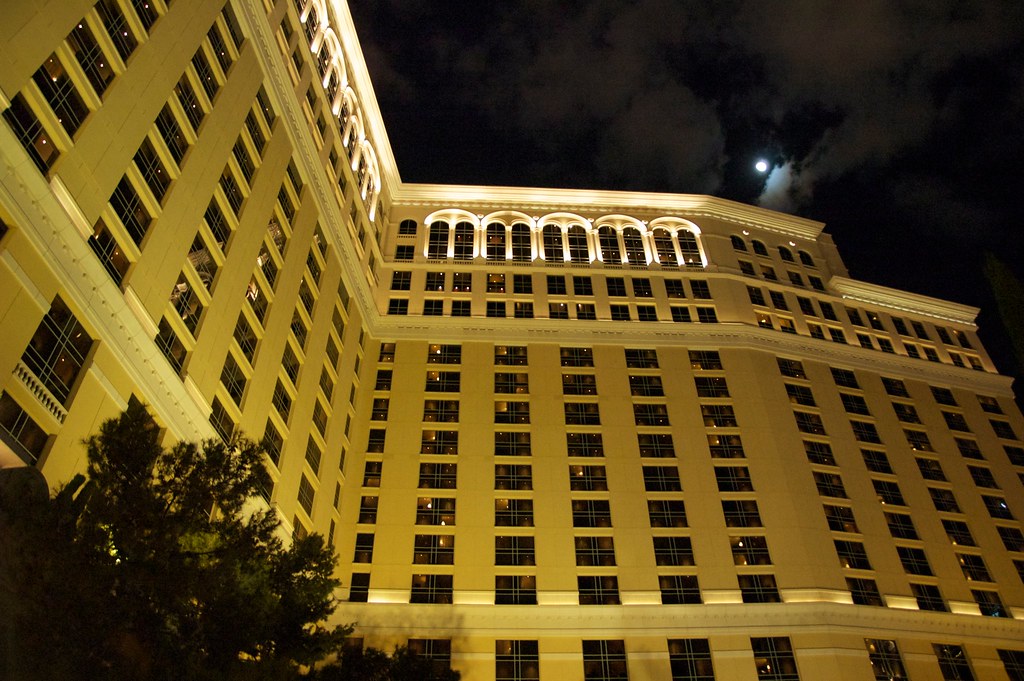 Hotel at Night, Vegas Travis Nep Smith Flickr