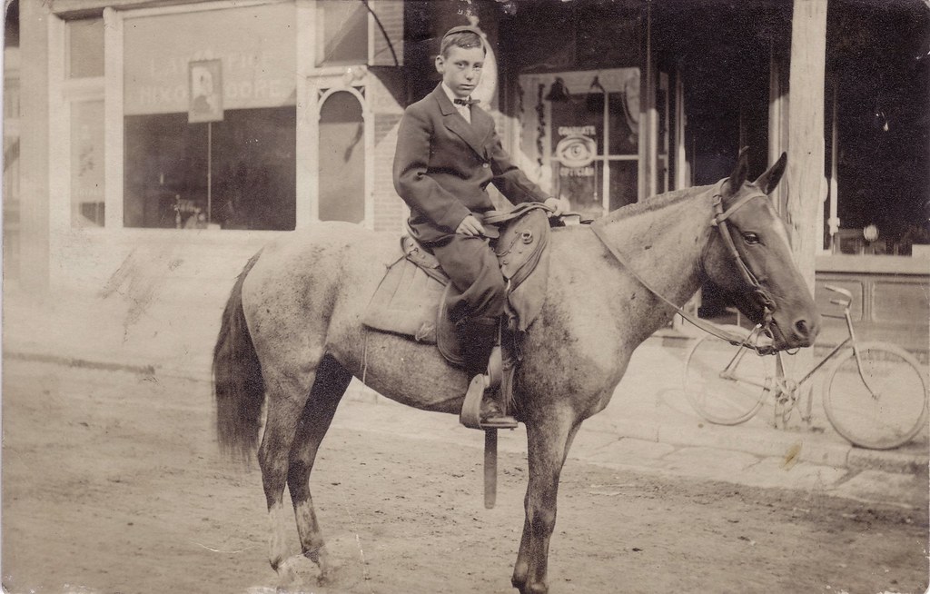 Raymond on horse paws22 Flickr