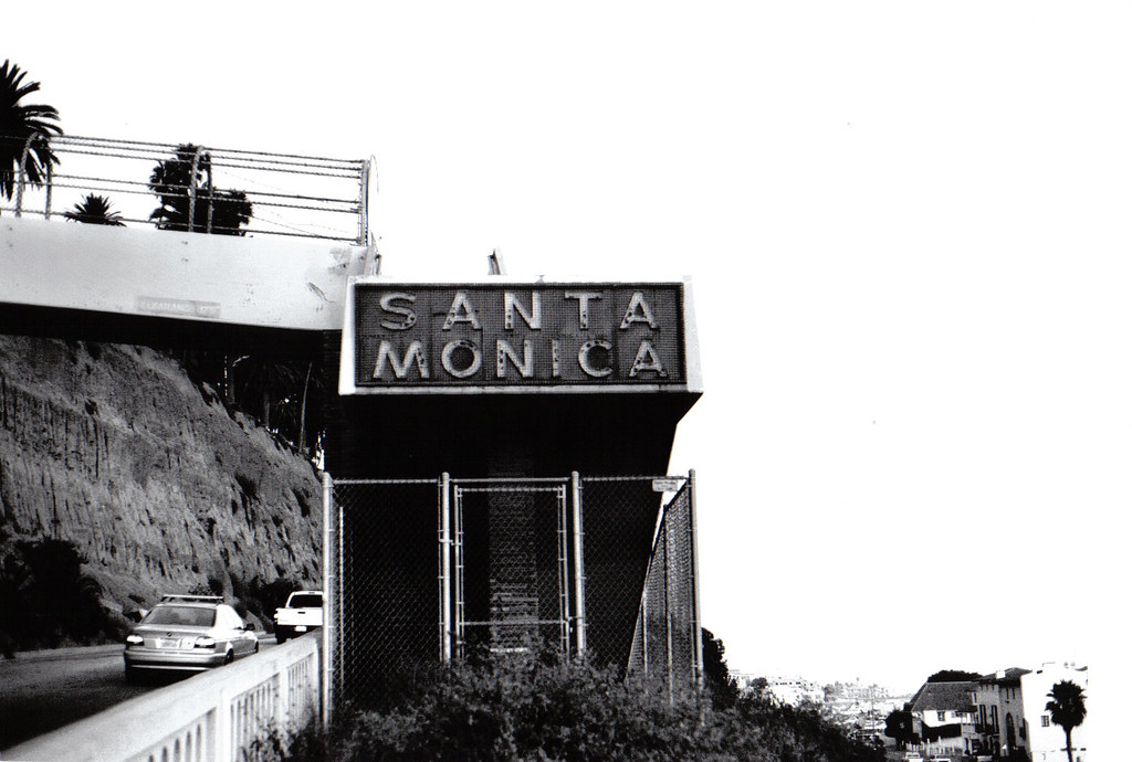 Santa Monica Walk,LA Kirk Flickr