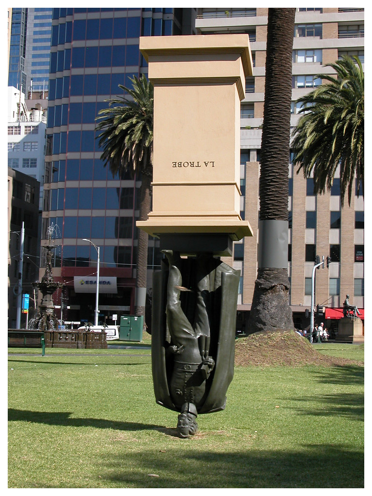 Upside down Statue! paul_3747 Flickr