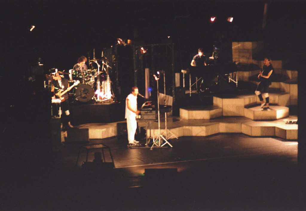 Peter Gabriel live in Den Haag, 1983 a photo on Flickriver