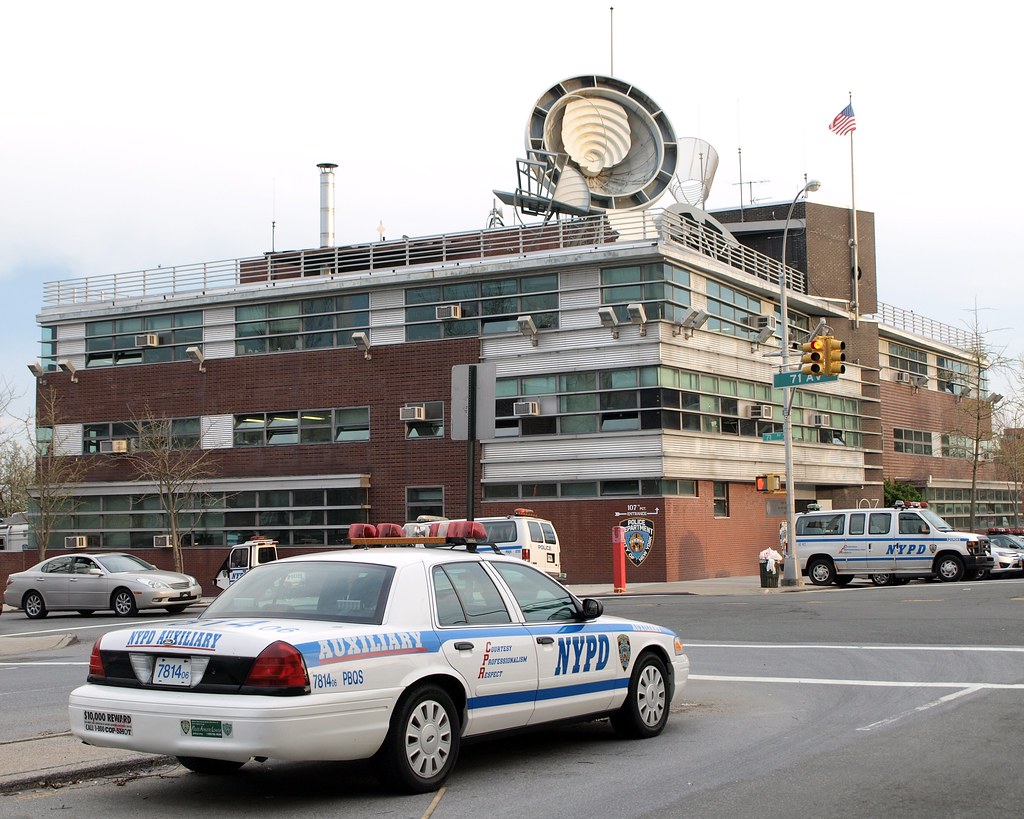 P107 NYPD Police Station Precinct 107, Flushing, Queens, N… Flickr