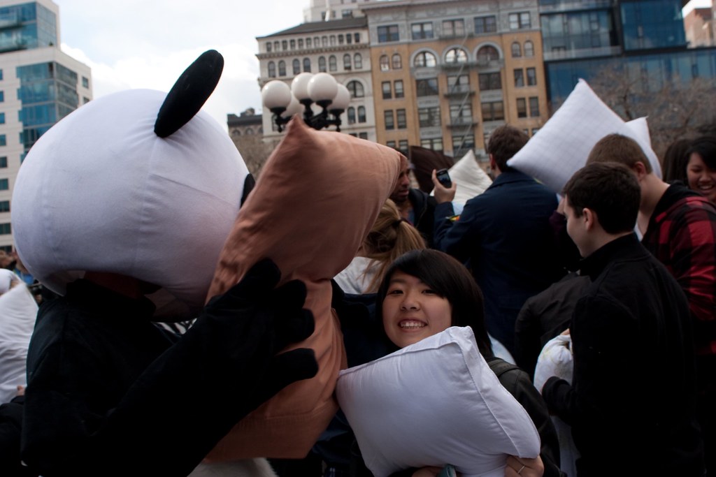 Pillow Fight 2011 NYC3 International Pillow Fight Day, Ne… Flickr