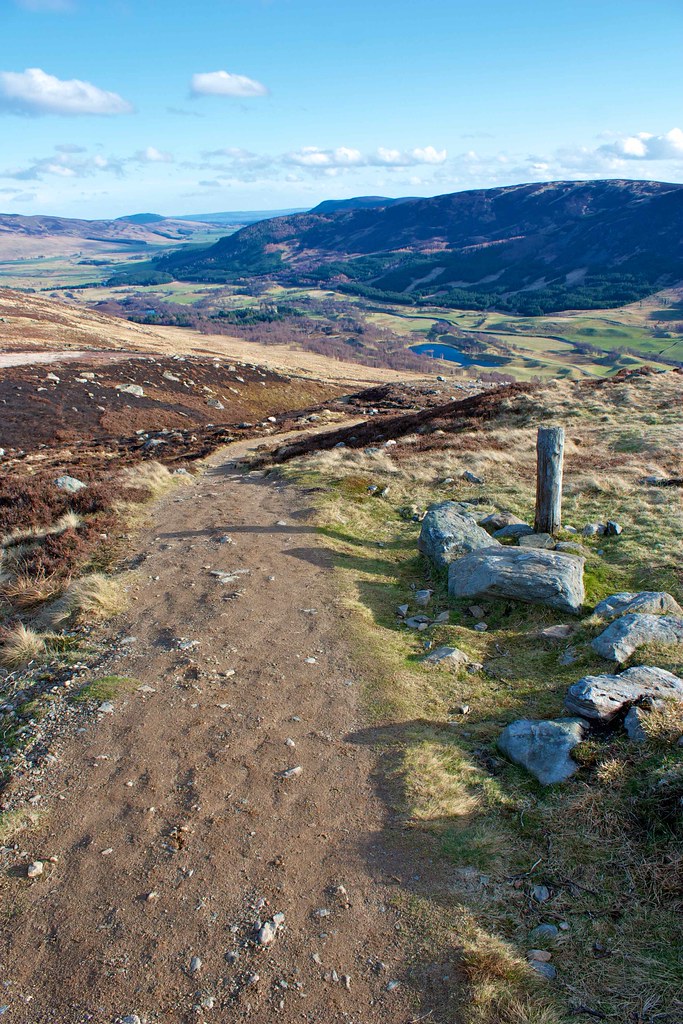 The path to Glen Clova Descending from Loch Brandy early i… Flickr