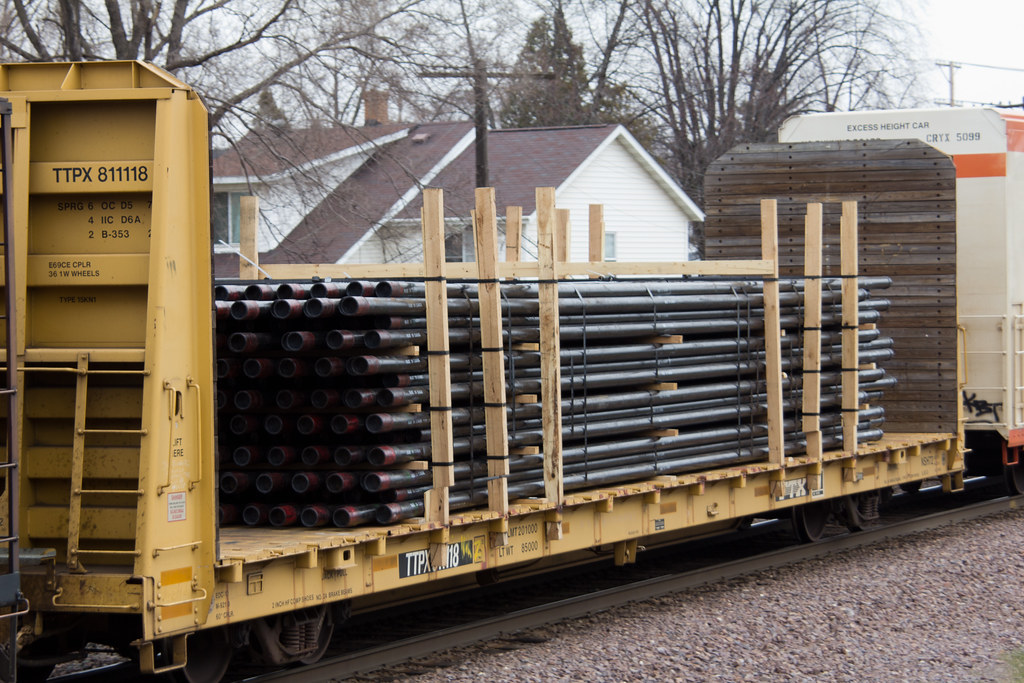 25351 Pipe Load on Bulkhead Flatcar Rochelle Railroad Par… Flickr