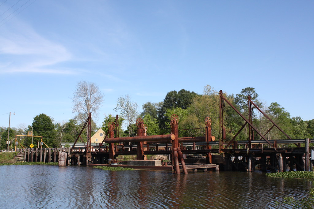 Butte Larose Pontoon Bridge (St. Martin Parish, Louisiana)… Flickr