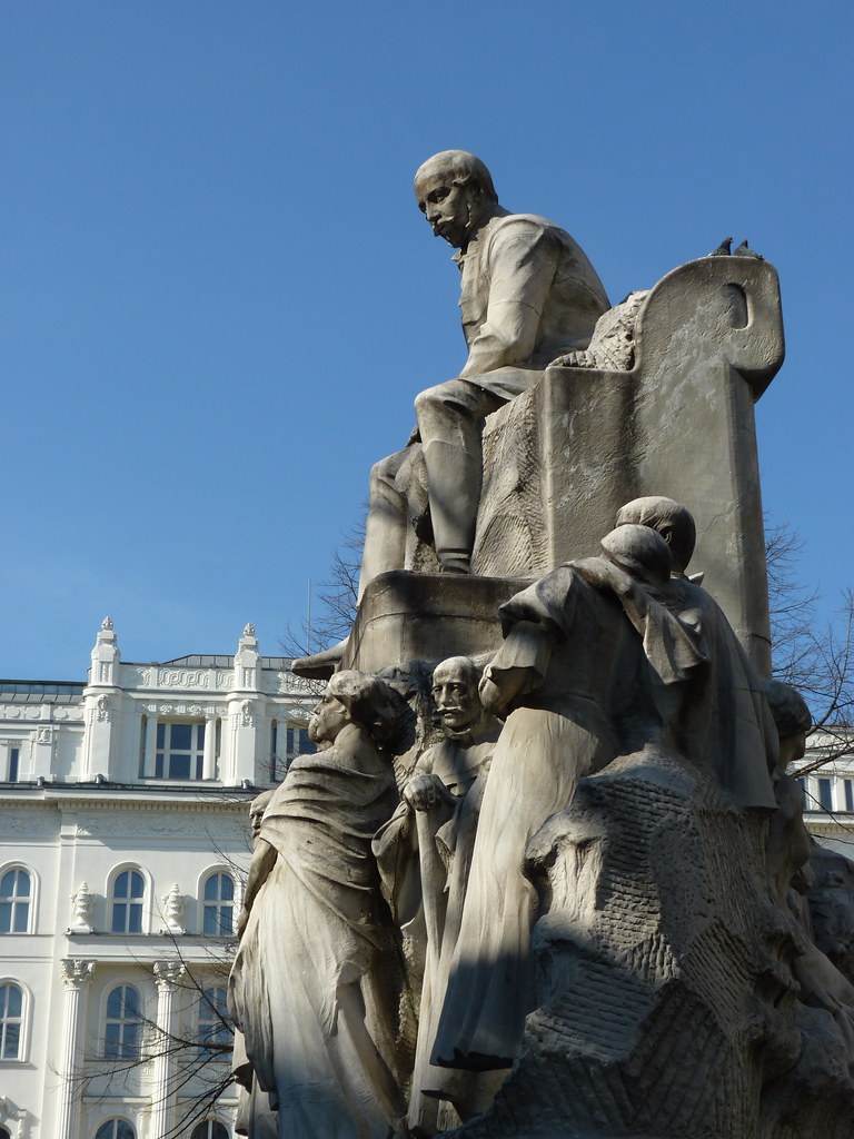 vorosmarty ter statue damian entwistle Flickr