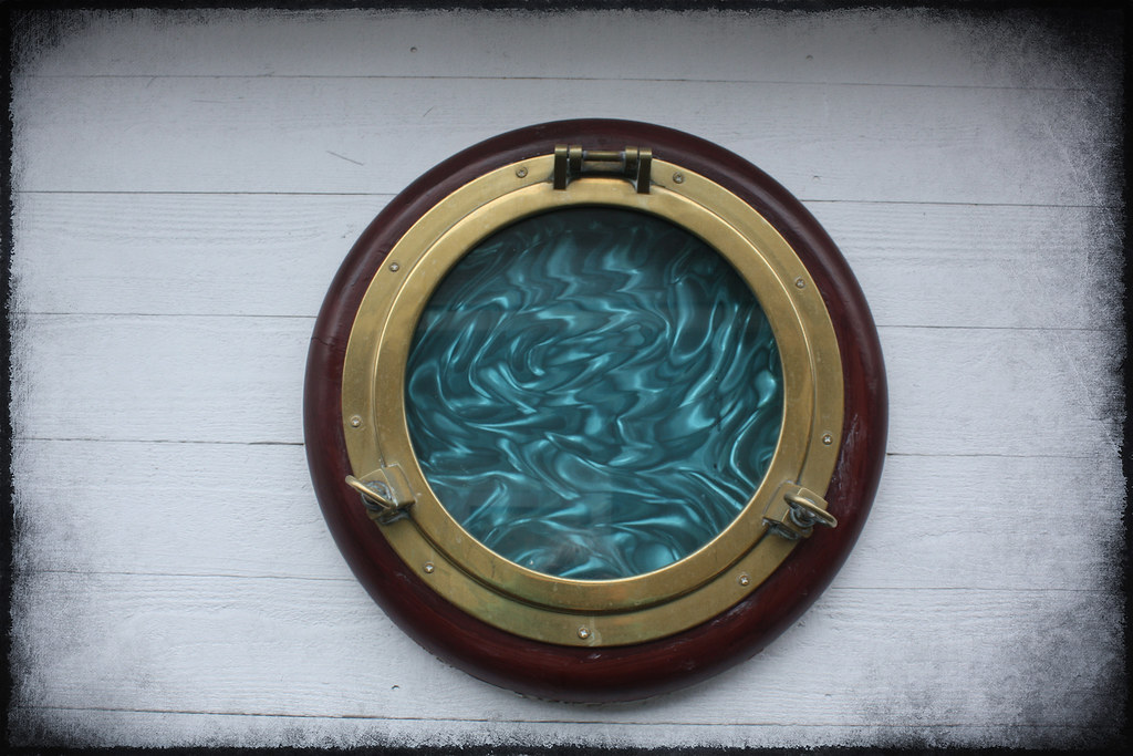 Porthole Faux porthole; faux vintage. Seen at the Crab Hou… Flickr