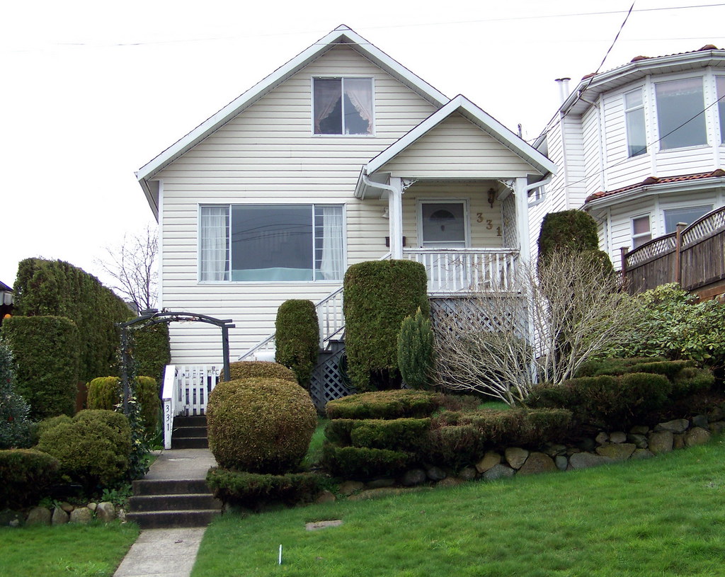 NWest11c8 New Westminster House Garden, BC 2011 House with… Flickr