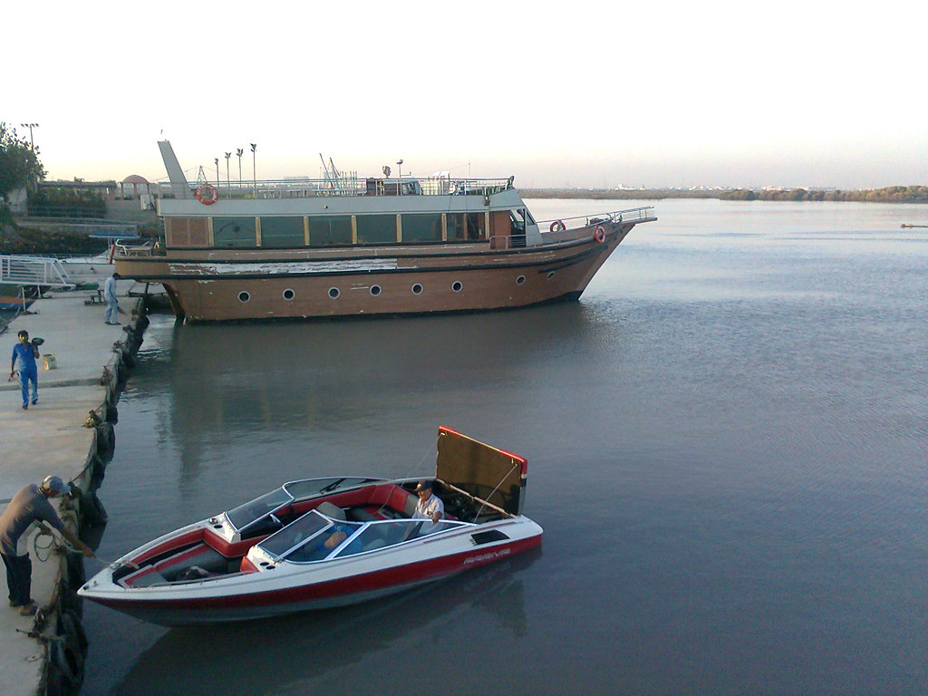 Yachtes at Karachi coastline Cruise from Marina Club to th… Flickr