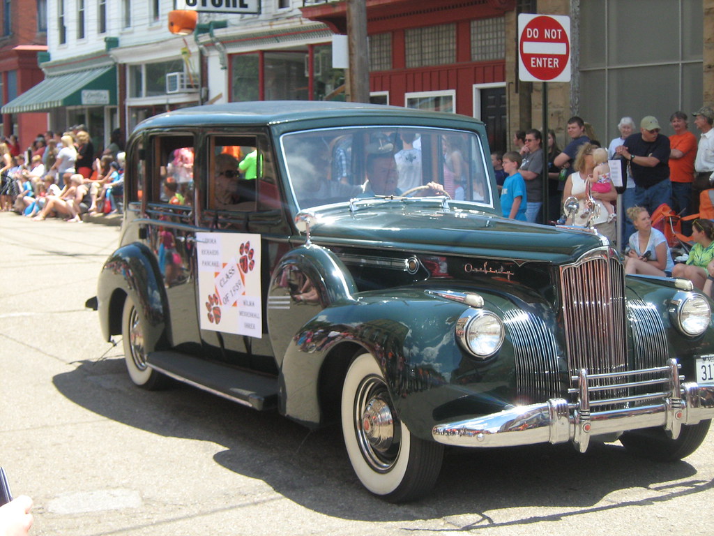 Sistersville 2014 Alumni Parade Class of 1939. Daniel Westfall Flickr