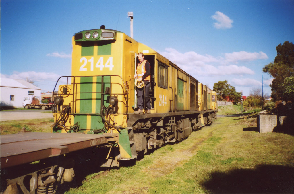 DL043_065 2145 and 2144 arrive at Scottsdale. David Lidste… Flickr