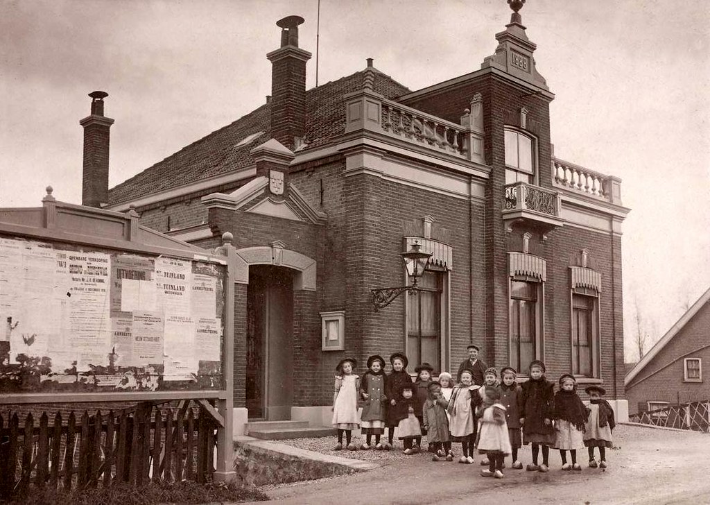 Papendrecht gemeentehuis 1910 uit Spaarnestadarchief tijds… Flickr